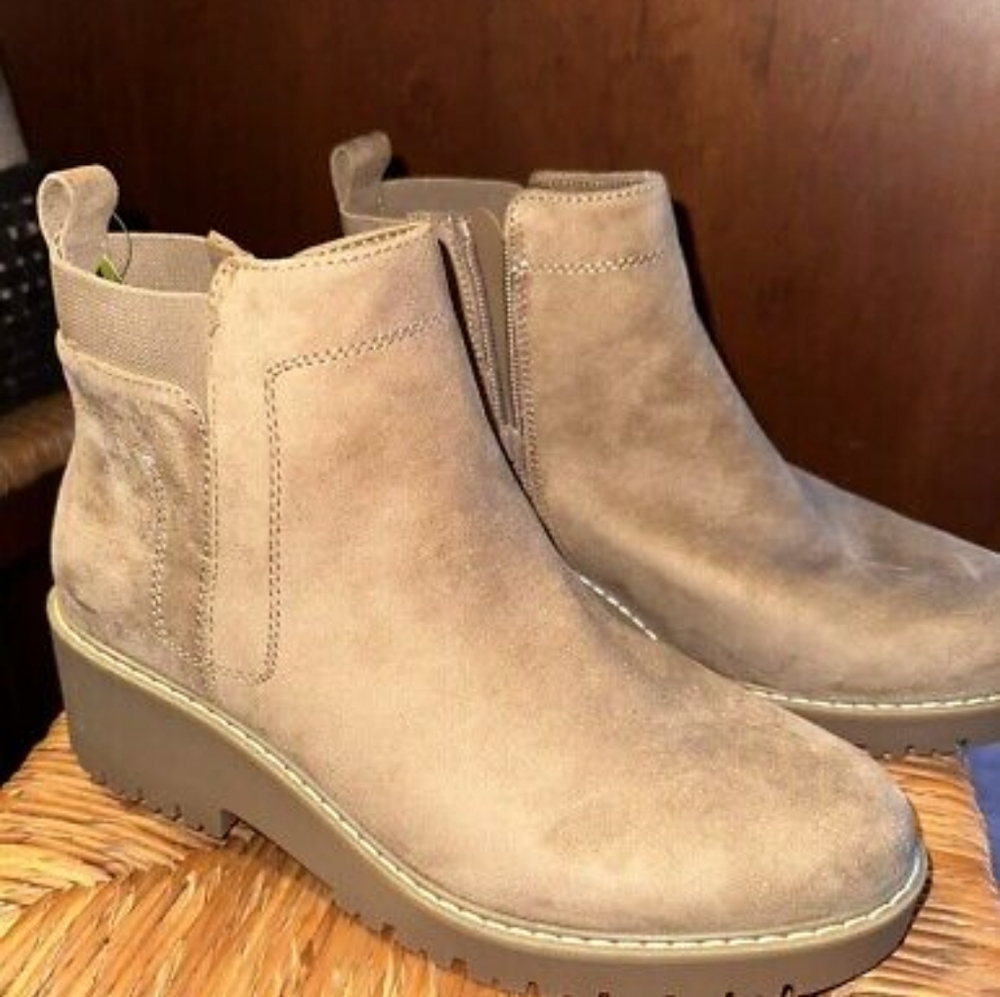 Wedge Ankle boots